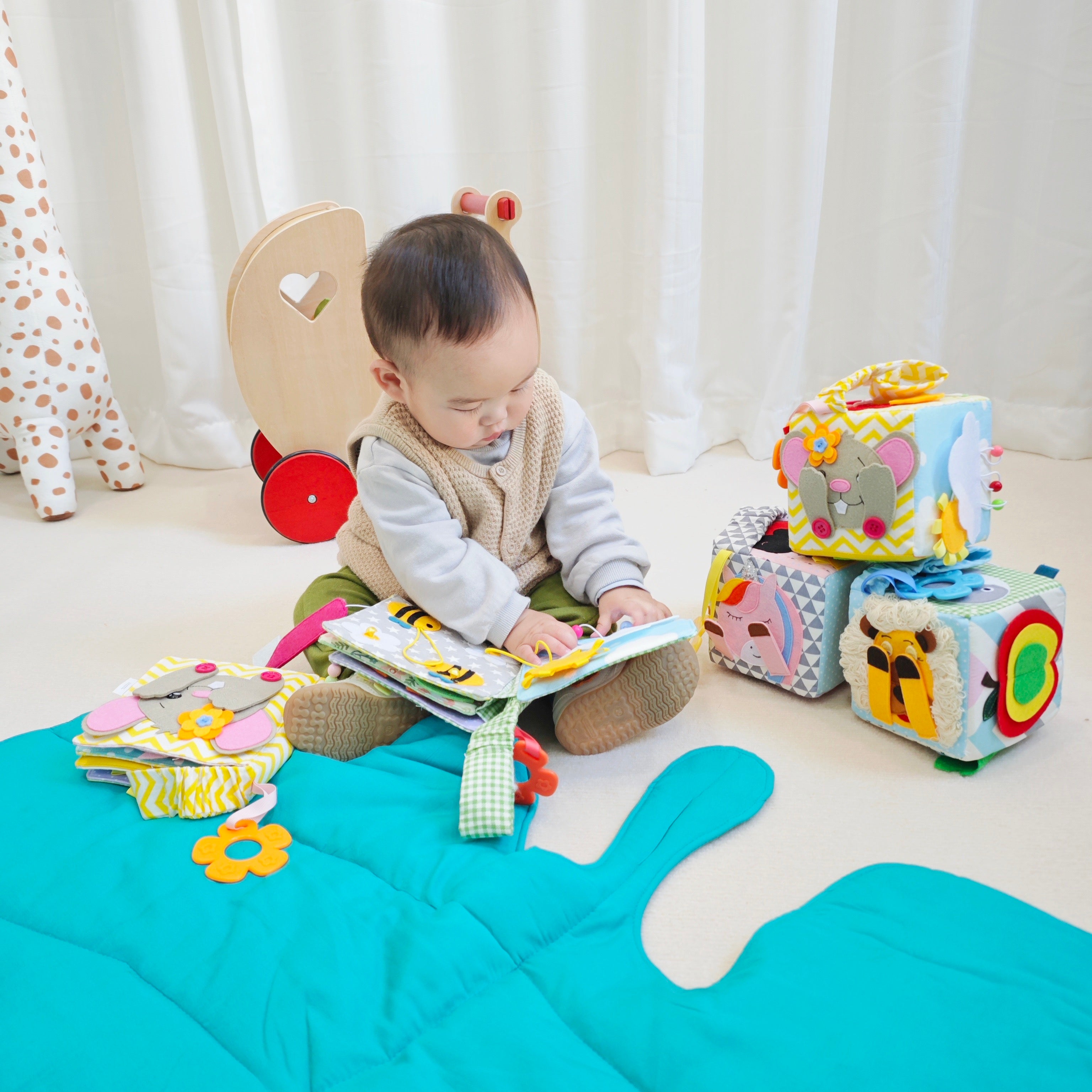 Montessori quiet book for toddler 1-2 years