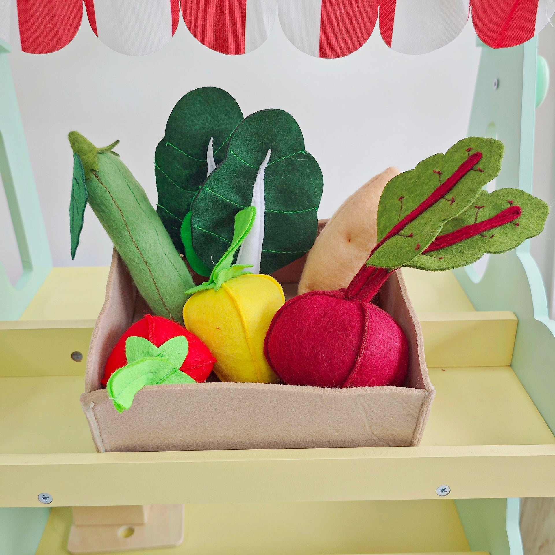 Pretend Play Vegetable Garden Toy Set for Toddlers, Farm Planting Kit with Realistic Vegetables, Educational Farming Toy for Kids 0-3 Years
