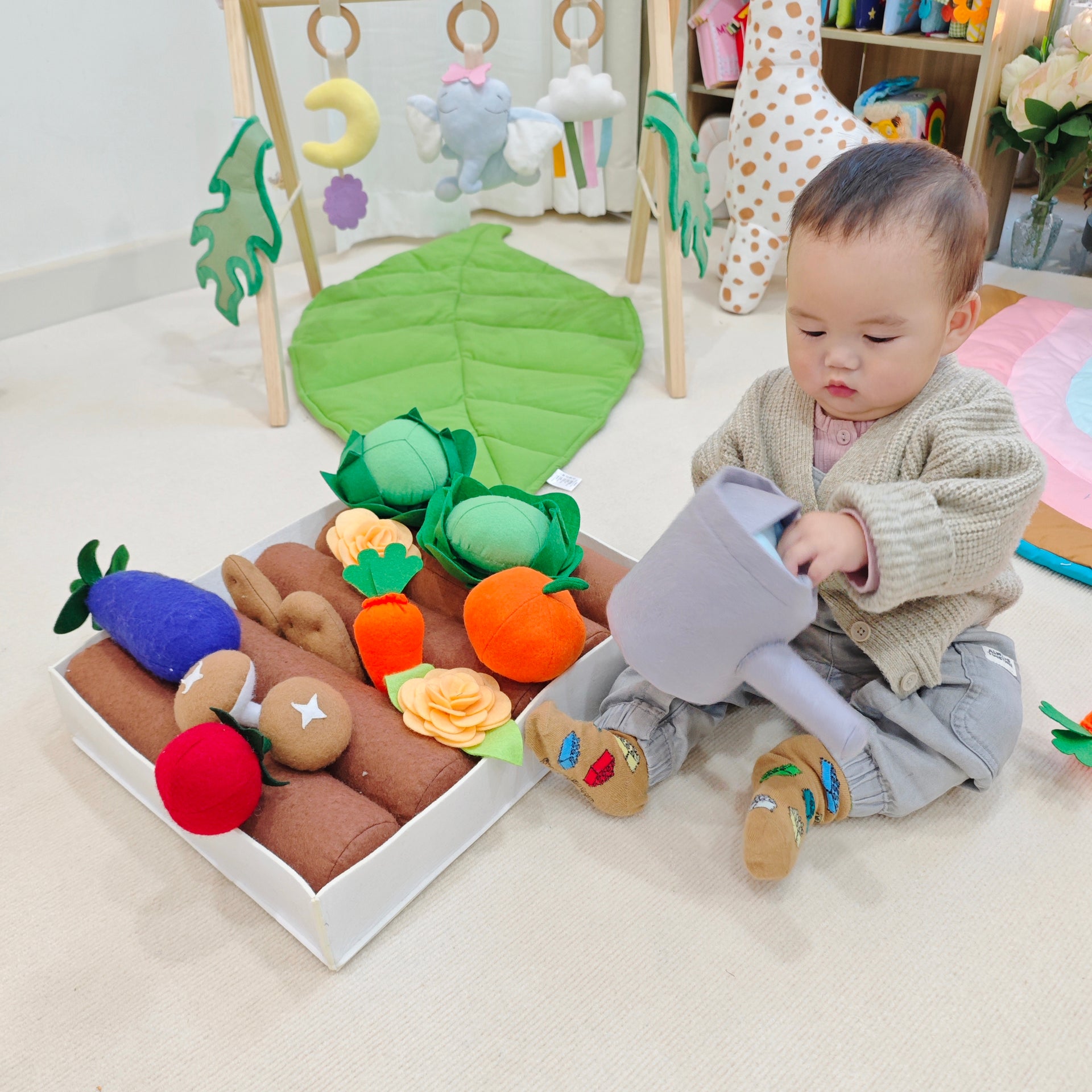 felt garden set My Felt Garden toy box vegetables play garden set Grow a Garden vegetables made of eco felt Montessori Activities Play food